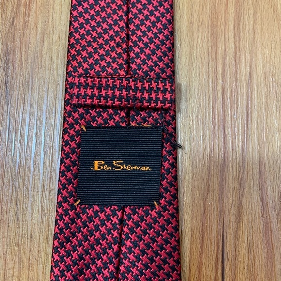 Ben Sherman Red & Black Pattern Silk Tie - Picture 4 of 7